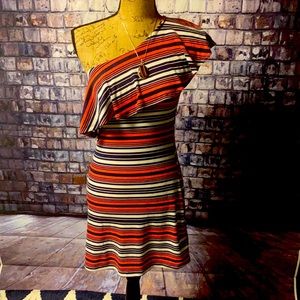 Love 🔥 adorable form fitting dress